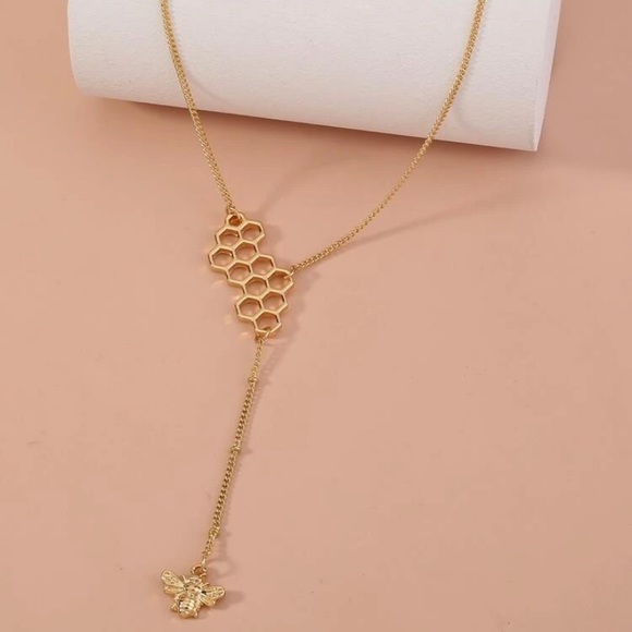 Save the Bees 🐝 necklace - Picture 2 of 4